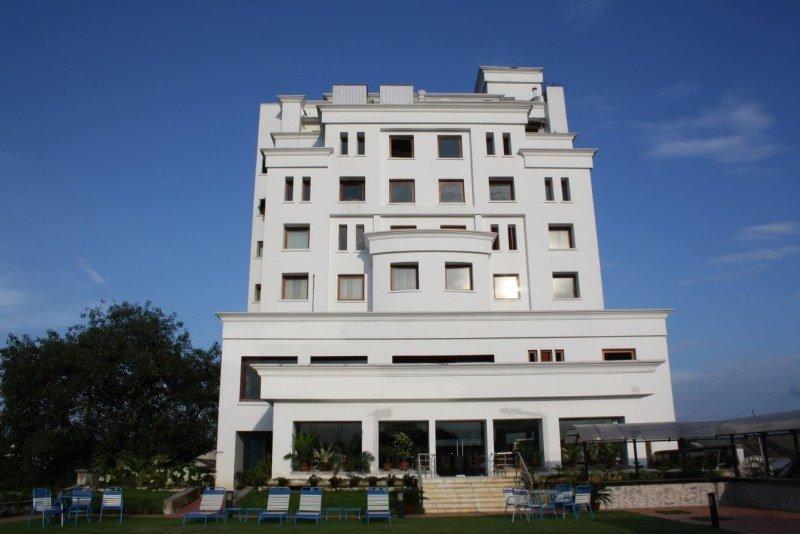 Royal Sarovar Portico Shiliguri Exterior foto
