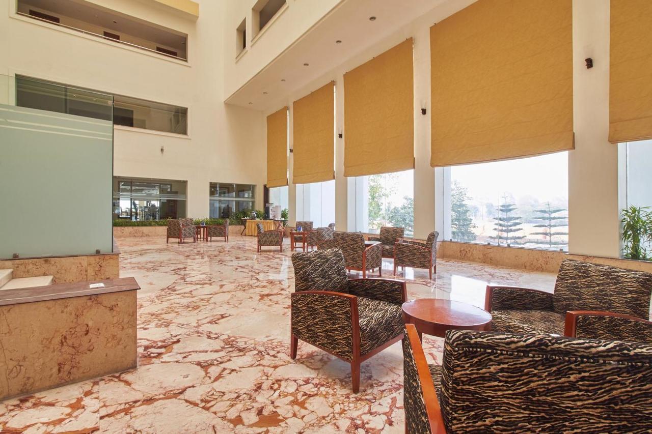 Royal Sarovar Portico Shiliguri Exterior foto