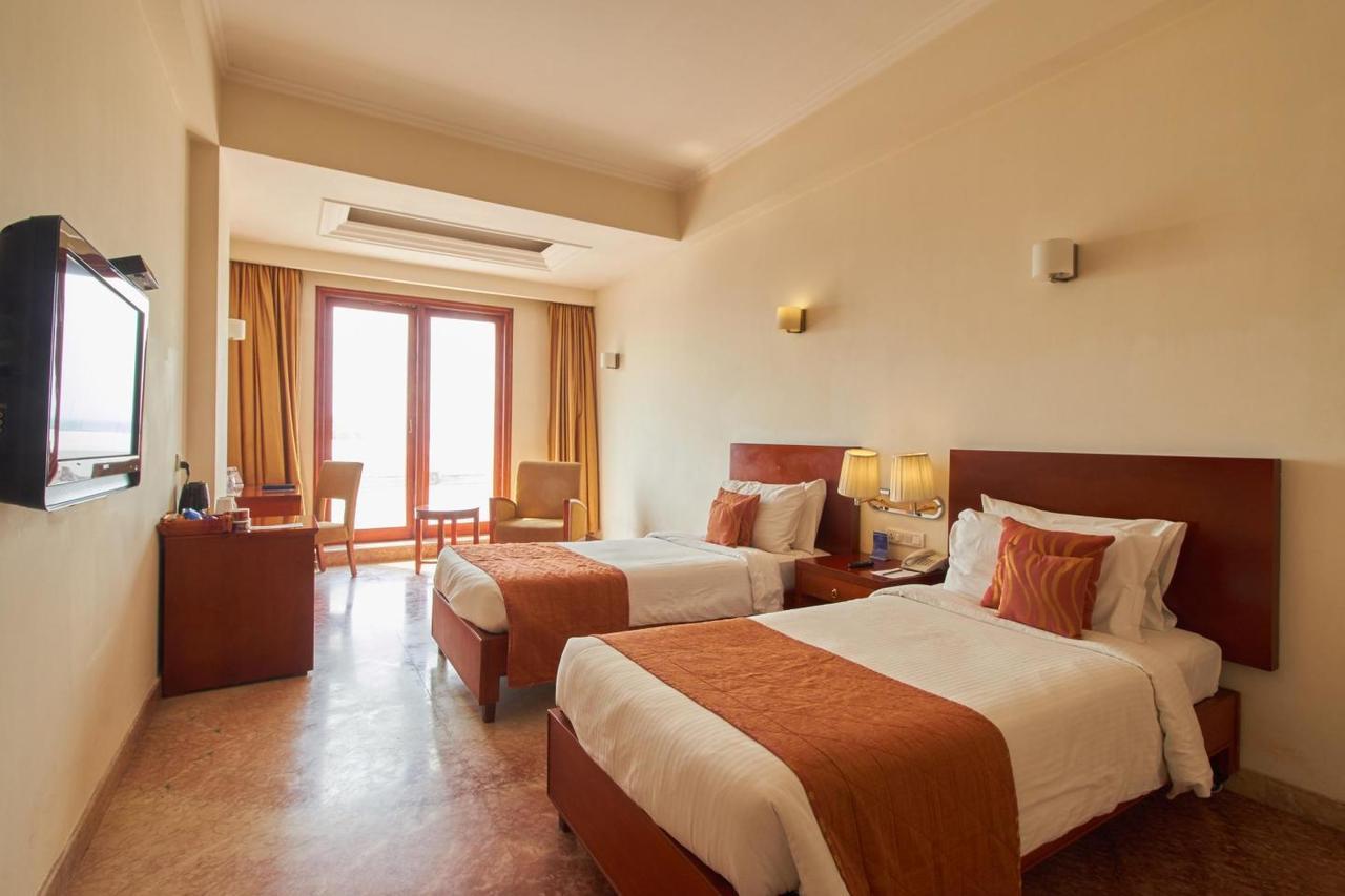 Royal Sarovar Portico Shiliguri Exterior foto