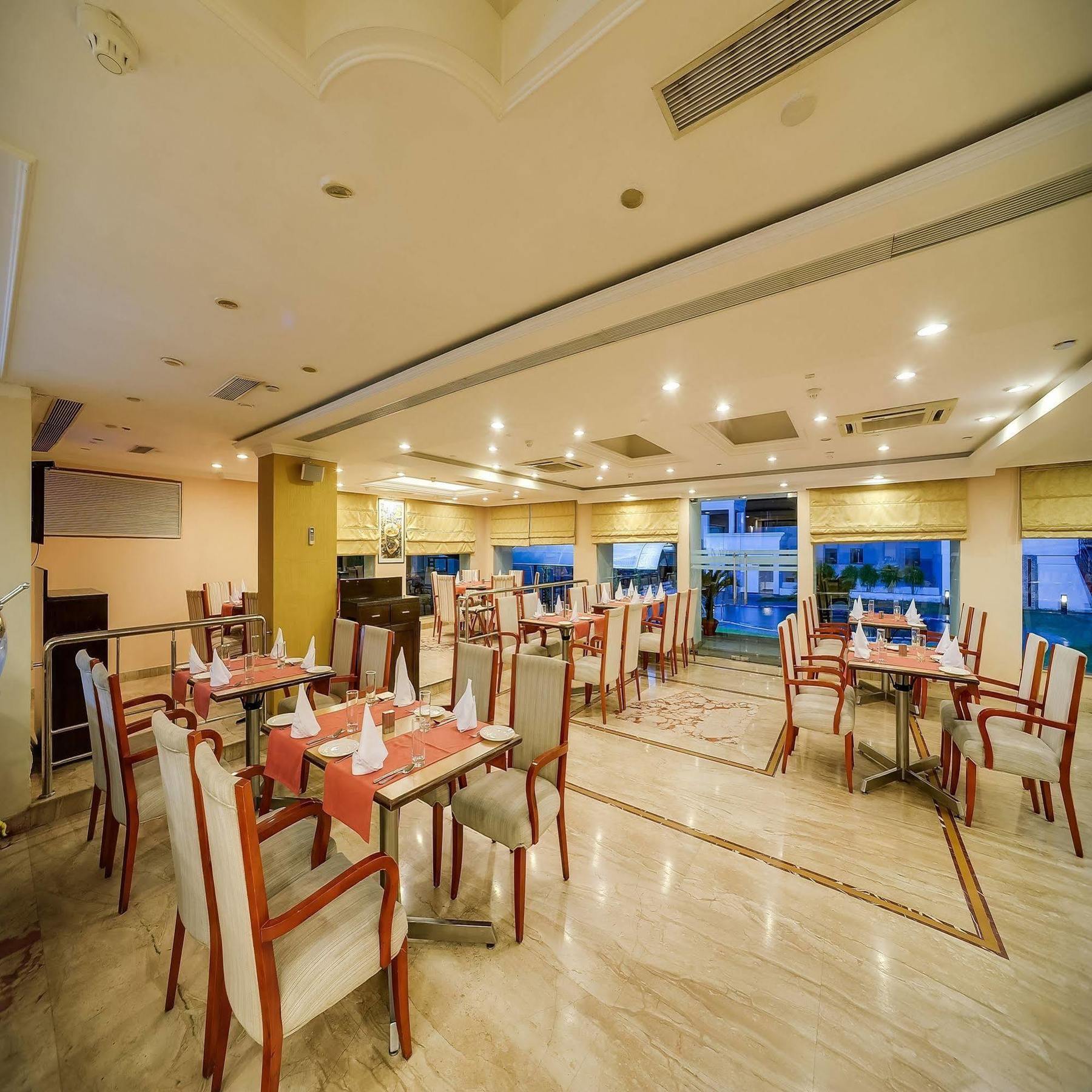 Royal Sarovar Portico Shiliguri Exterior foto