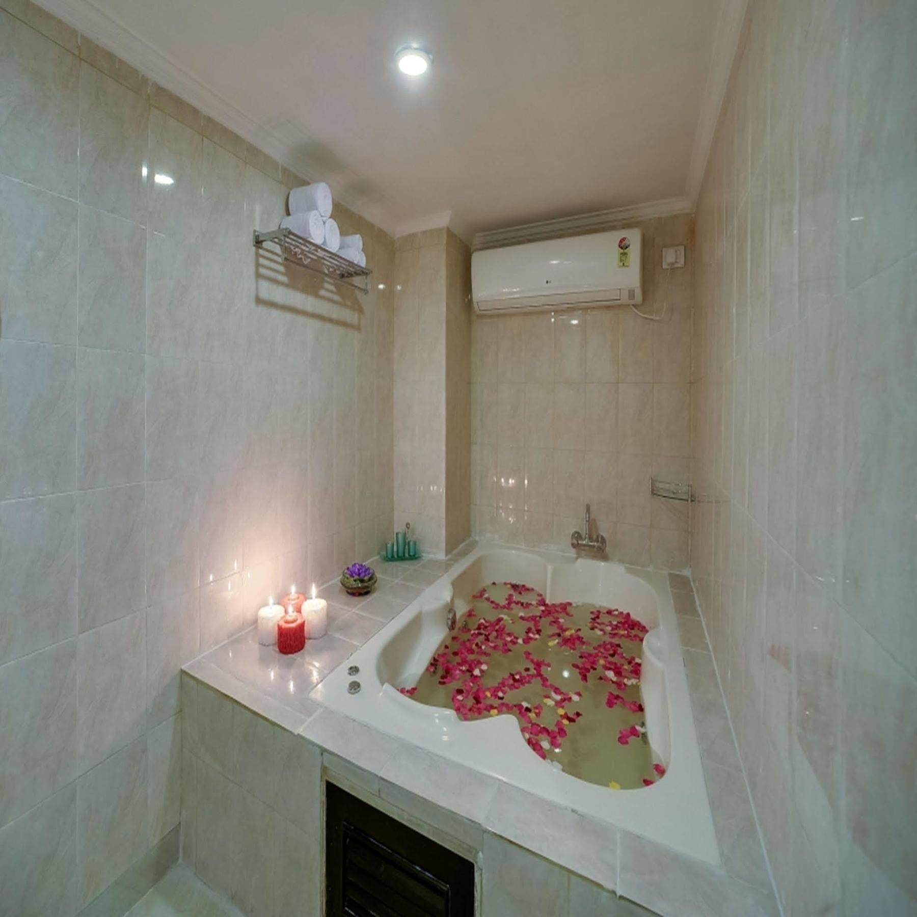 Royal Sarovar Portico Shiliguri Exterior foto