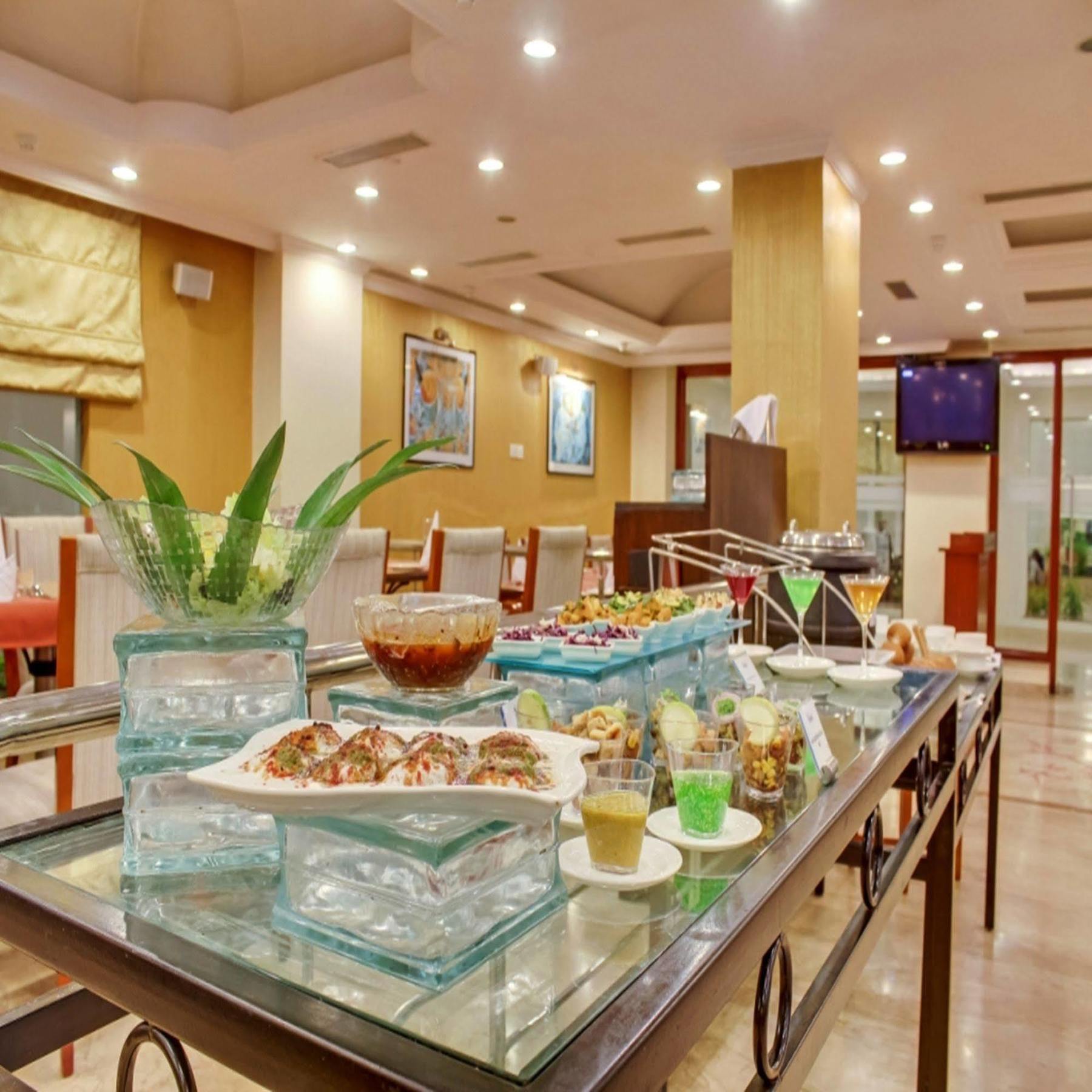 Royal Sarovar Portico Shiliguri Exterior foto
