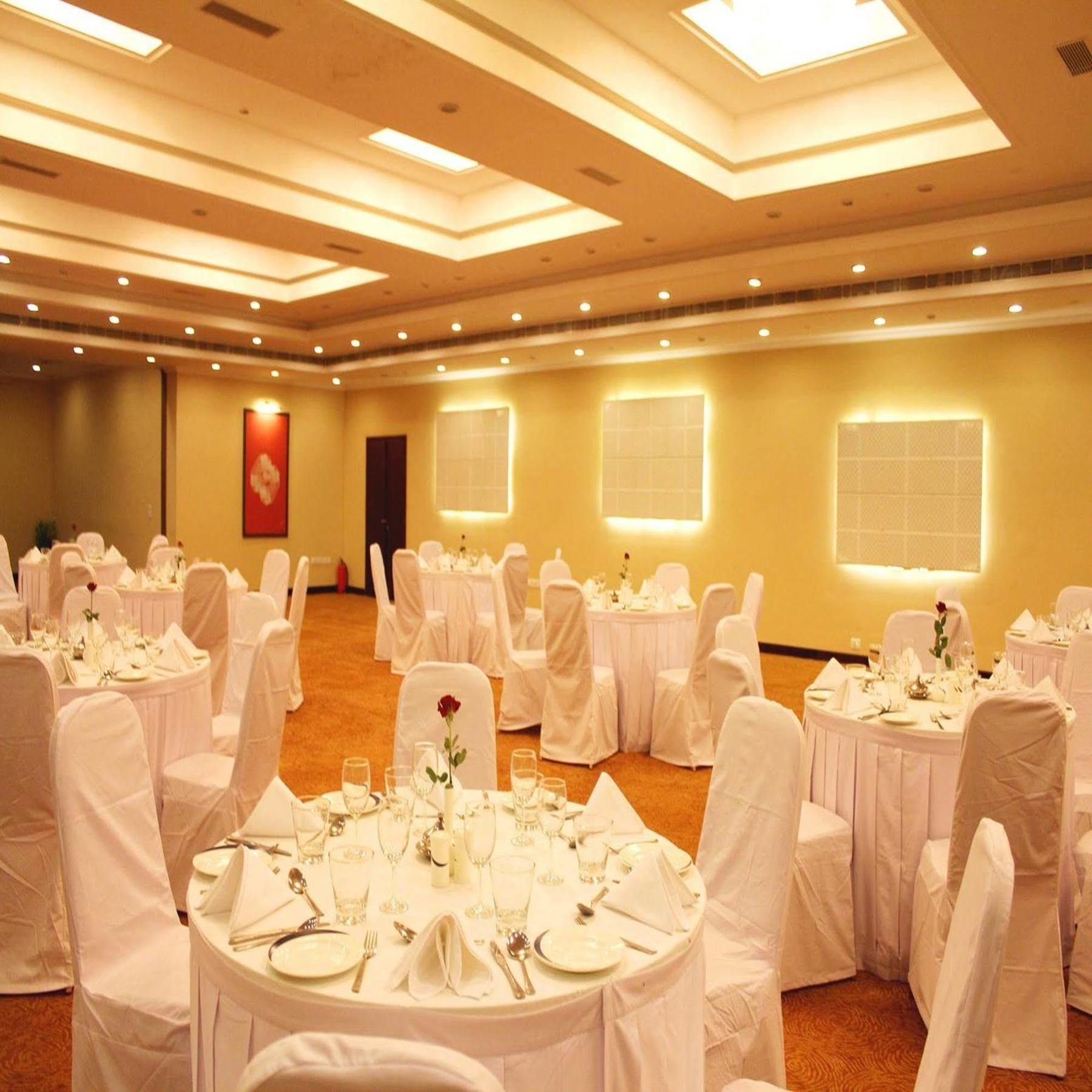 Royal Sarovar Portico Shiliguri Exterior foto