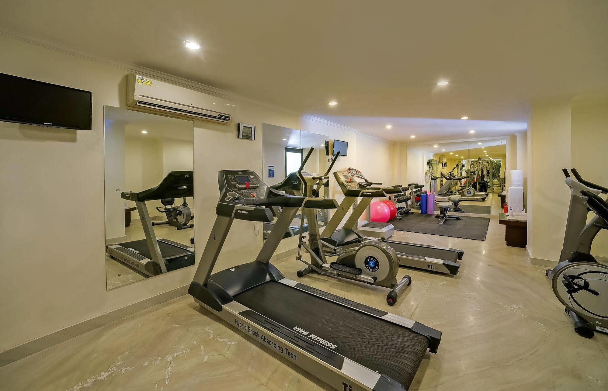 Royal Sarovar Portico Shiliguri Exterior foto